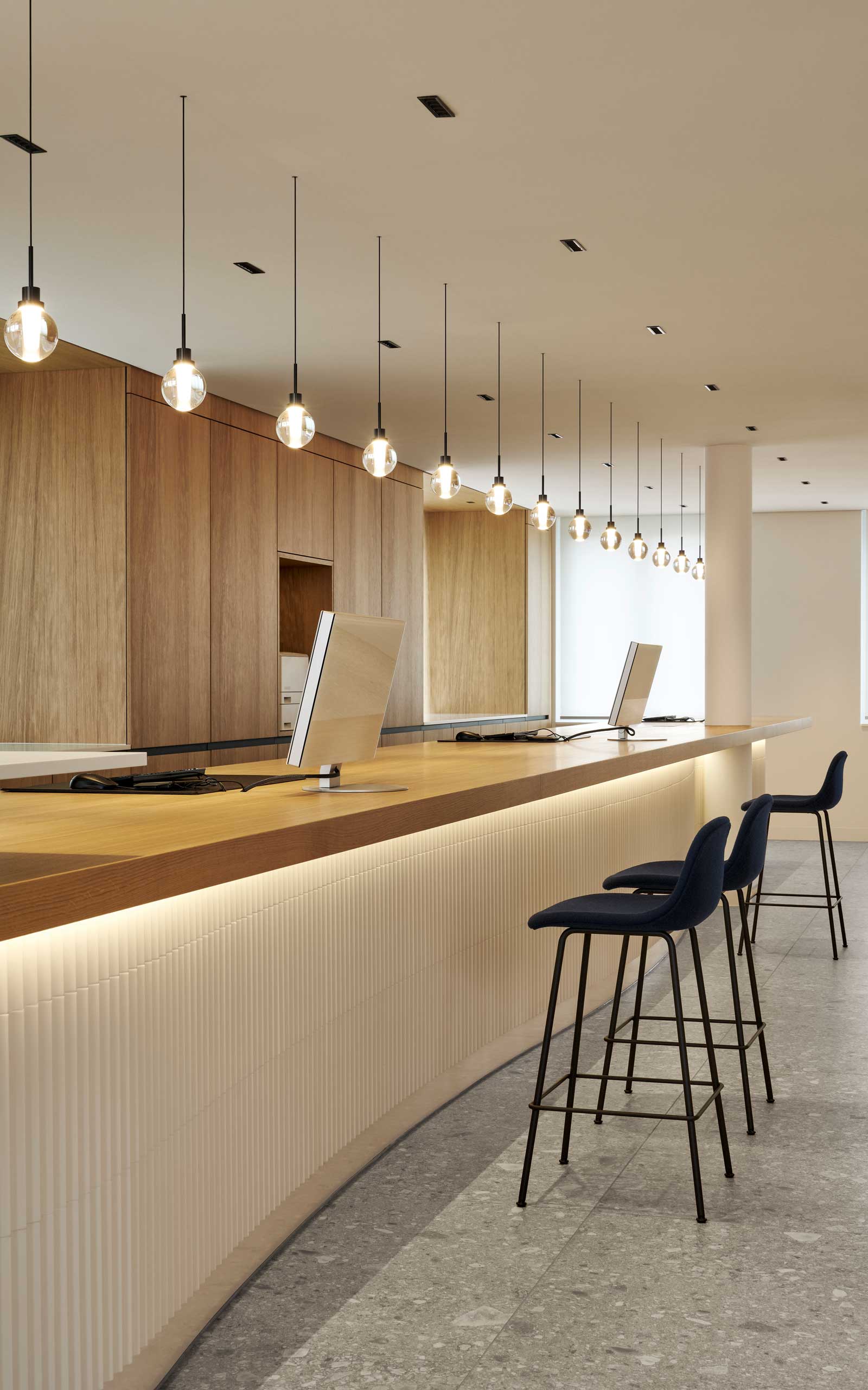 Banking & Finance. Consulting Desk. Raiffeisen Bank - MACH Architektur.