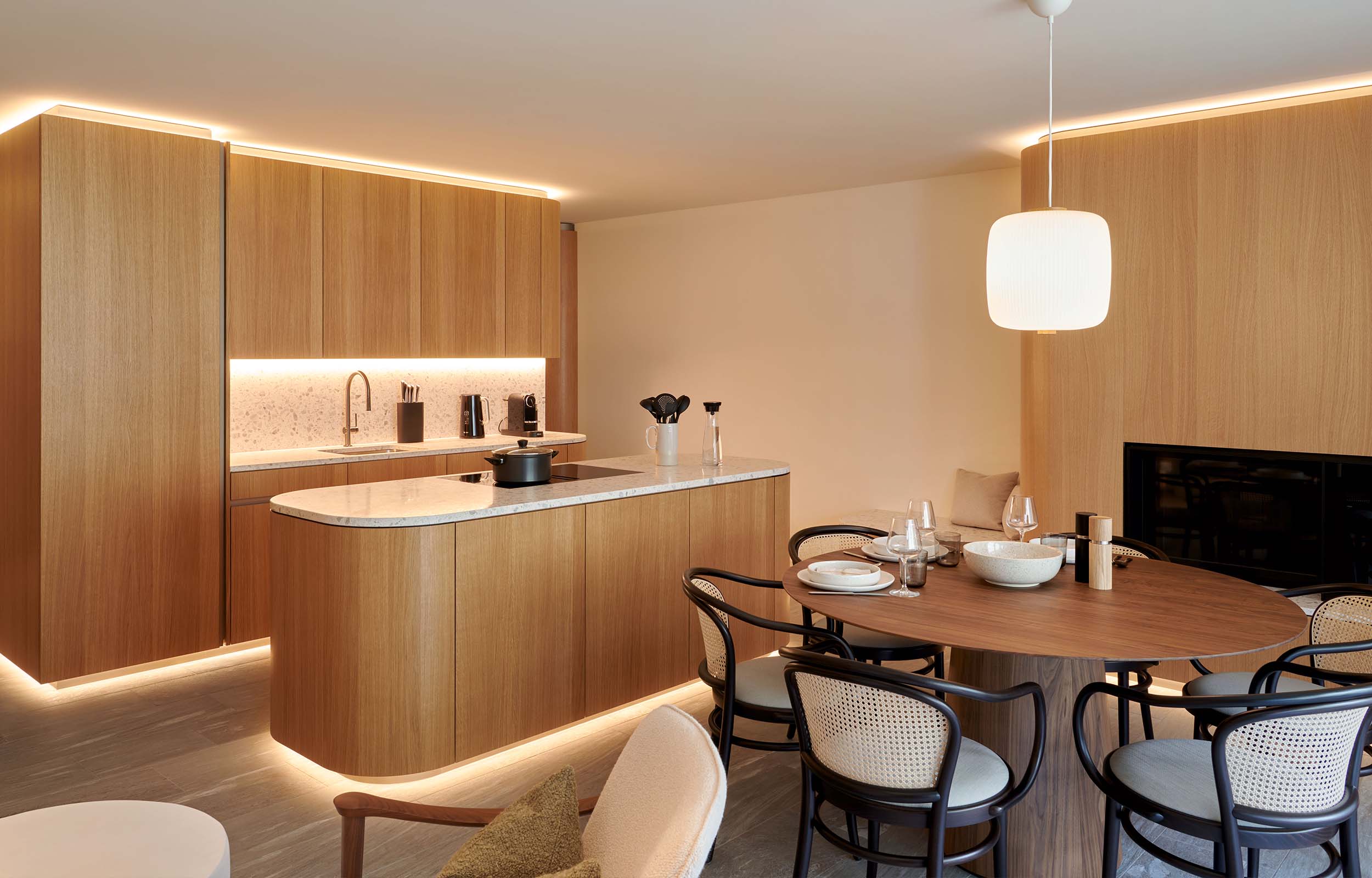 Hospitality. Serviced Apartment. Kitchen & Dining Area. Yara. ASA Andermatt Swiss Alps - MACH Architektur.