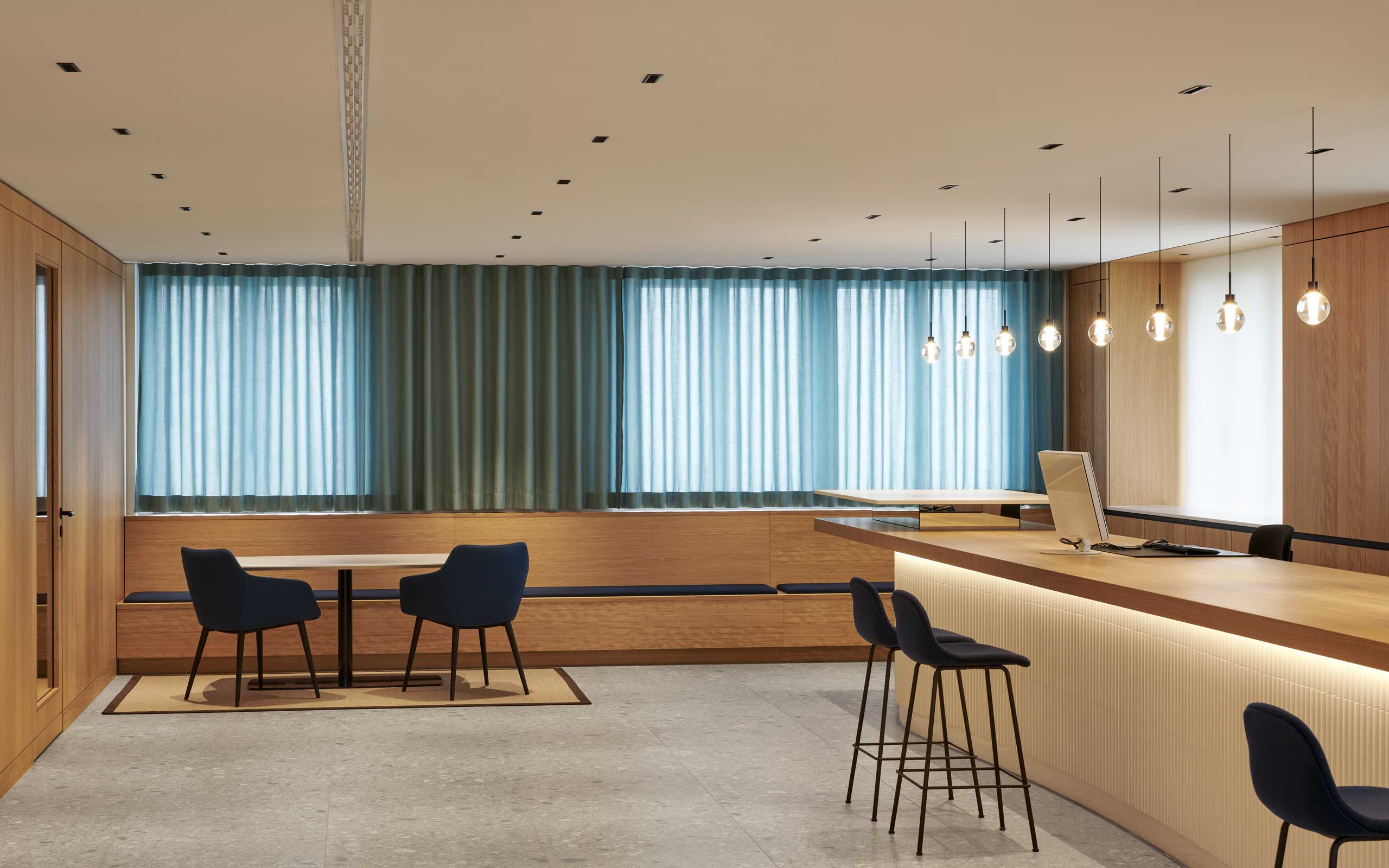 Banking & Finance. Consulting Area. Raiffeisen Bank - MACH Architektur.