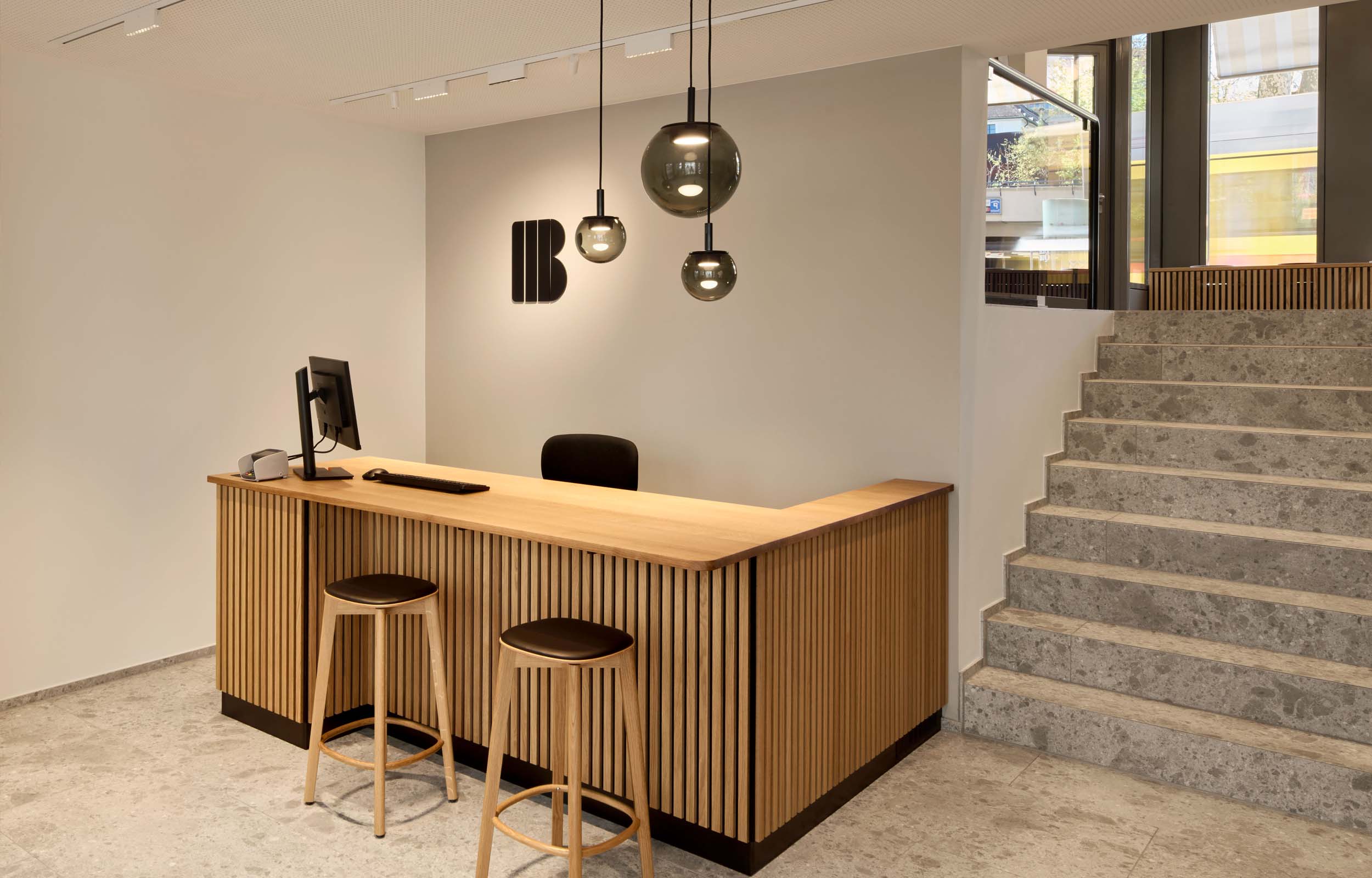 Arbeitswelten. Home of Mobility. Ticket Office, Beratungsdesk. BLT Baselland Transport AG - MACH Architektur.